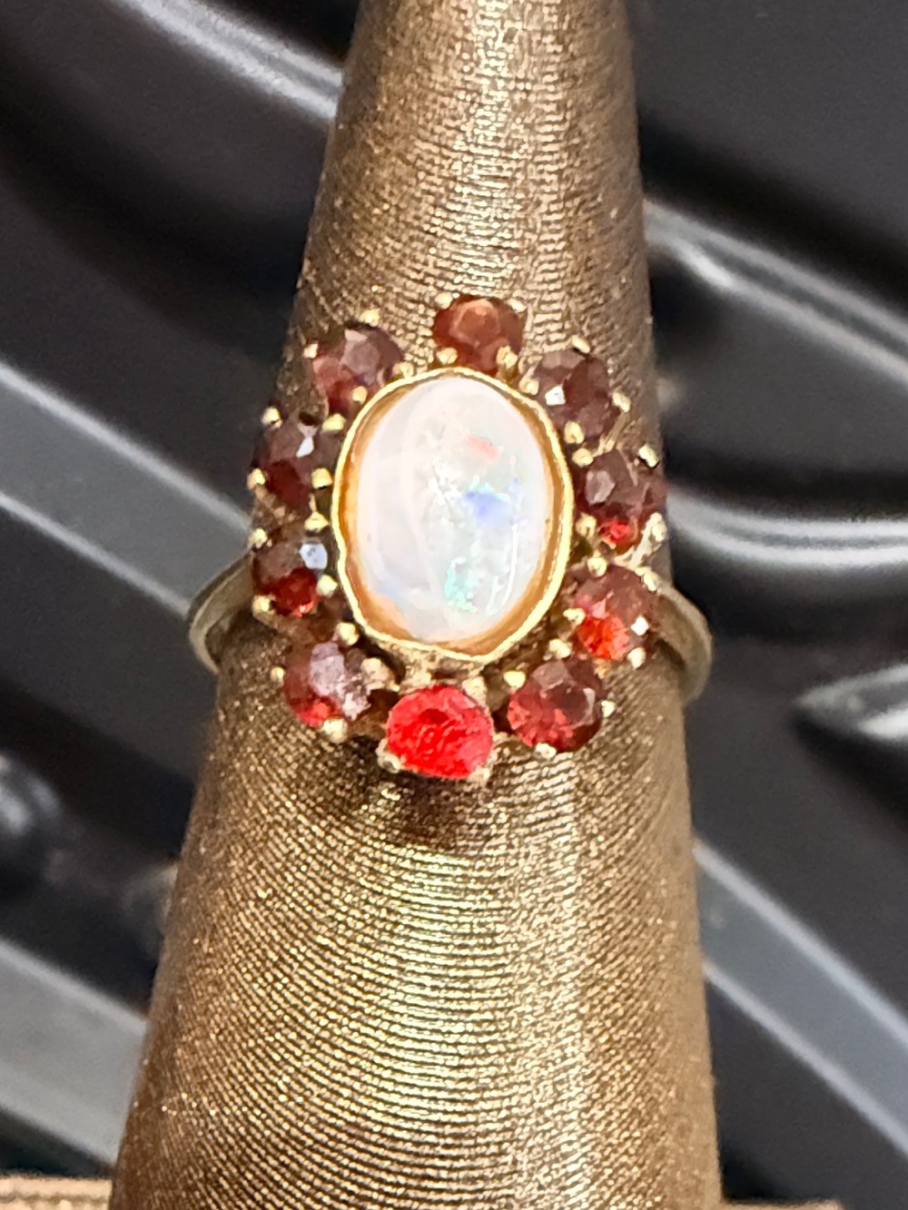 Vintage 14kt Gold Opal & Garnet
"Flower Cluster" Cocktail Ring Sz 6 1/2 - Picture 9 of 16